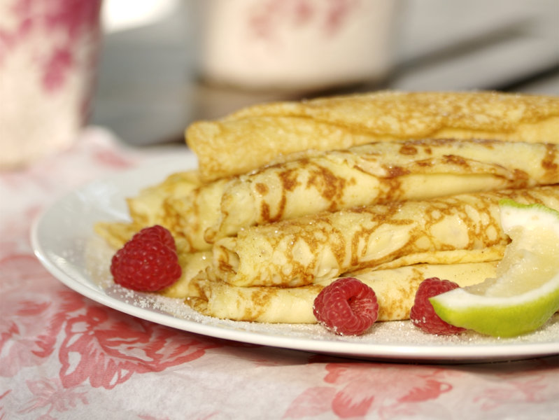 Pancakes with wholewheat flour & rasberries
